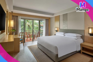 Deluxe Room, 1 King, Pool View, Balcony