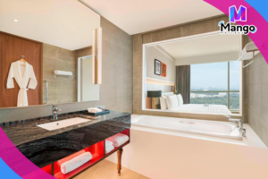 1 King Bed, Club Lounge Access, Suite