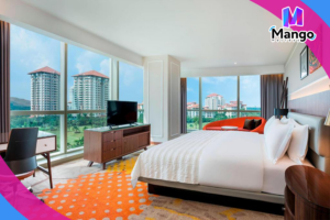 1 King Bed, Golf Course View, Club Lounge Access, Large Suite