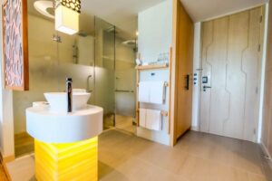 ديلوكس مع إطلالة جزئية على البحر مع  امكانية السرير الاضافي