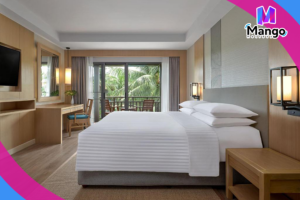 Deluxe Room, 1 King, Pool View, Balcony