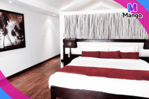 OUTDOOR JACUZZI SUITES