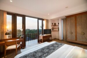 جناح مع طلّة على المحيط. 