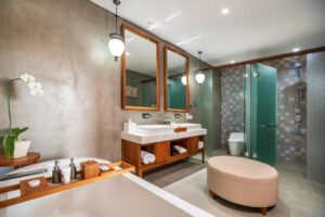 جناح مع طلّة على المحيط. 