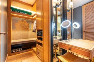 غرفة قياسية كينغ مع إطلالة جزئية على المحيط 