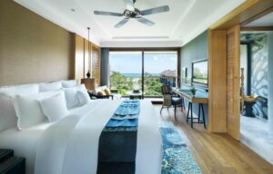 غرفة قياسية كينغ مع إطلالة جزئية على المحيط 