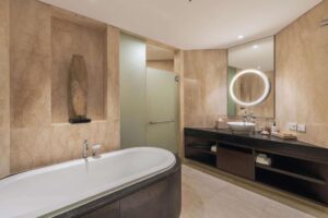 غرفة كينج فاخرة ذات إطلال على حمام السباحة 