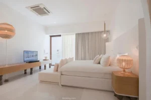 جناح على شاطئ البحر ومسبح وحديقة