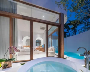 فيلا سالا على شاطئ البحر ومسبح