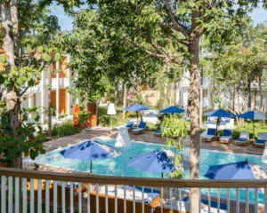 جناح للعائلة والأصدقاء بغرفتي نوم مع إطلالة على الحديقة