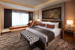 Club One Bedroom Corner Suite