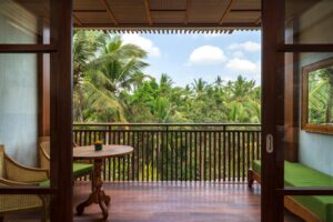 أديوانا مع إطلالة على الغابة