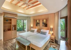 Villa with Garden View