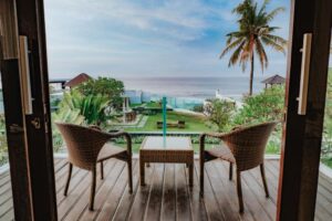 فيلا على شاطئ البحر بثلاث غرف نوم و مسبح خاص 