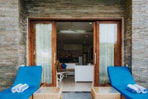 فيلا على شاطئ البحر بثلاث غرف نوم و مسبح خاص 