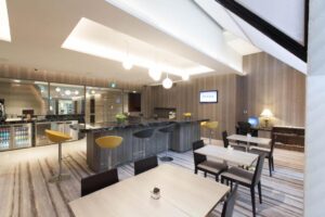 غرفة بريمير مزدوجة مع الدخول إلى صالة النادي