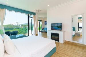 Suite with Lake View