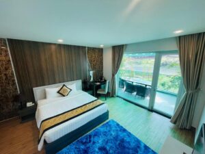 Deluxe Double Room with Lake View