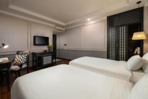 Connecting Room