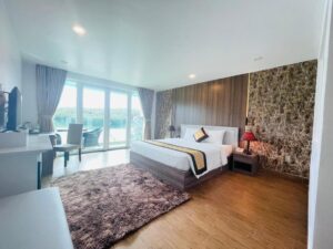 Deluxe Double Room with Lake View