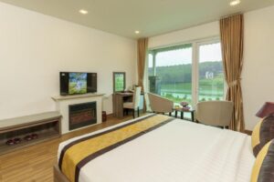 Deluxe Double Room with Lake View