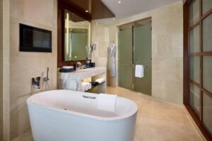 Deluxe Suite, Executive lounge access, 1 King