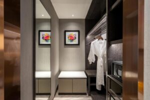 Premium pool suite twin king