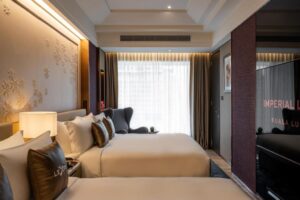 Premium pool suite twin king