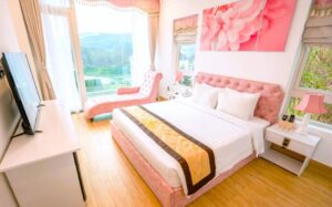 Suite with Lake View