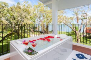 1Bedroom Seafront Penthouse with Jacuzzi