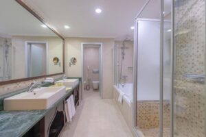 1King Bed junior Suite Sea Front