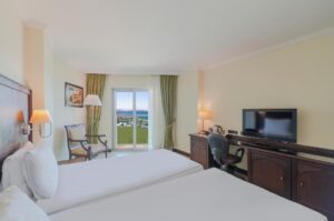 2Single Beds Side Sea View