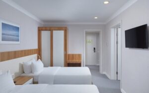 2room Family room with balcony