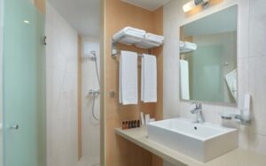 2room Family room with balcony