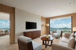 240° Magnificent Scenic Suite