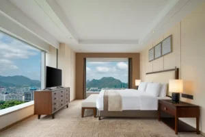 240° Magnificent Scenic Suite