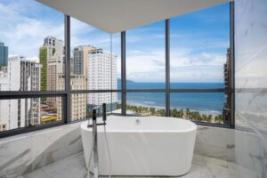 Deluxe Sea View Bathtub