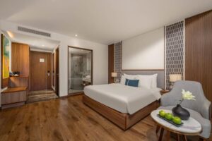 Deluxe Partial Ocean View