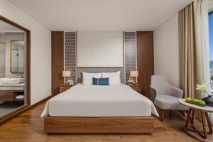 Deluxe Partial Ocean View