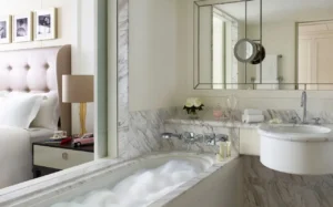 Deluxe Courtyard View Room