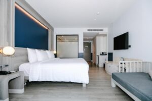 Deluxe Pool View Room