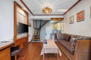 Deluxe Duplex King Suite