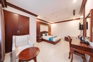 Deluxe Partial River View