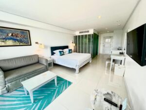 Deluxe Pool View Room