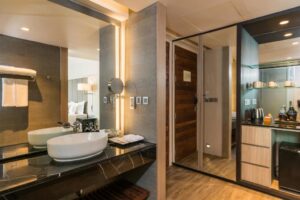 Deluxe Pool View Room