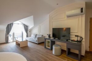 Deluxe Room with Jetted Tub