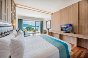 Deluxe Room with Sea View