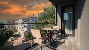 Deluxe Suite with Balcony