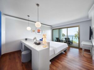 Deluxe Suite with Sea View