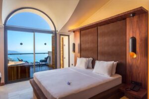 Deluxe Suite with Spa Bath